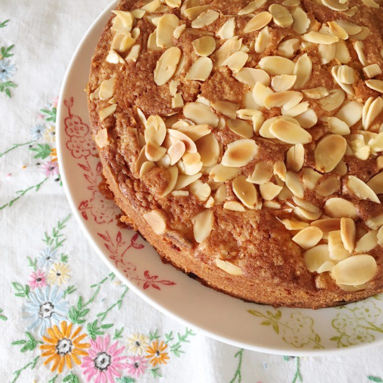 Almond and apricot cake Hello! Hooray!